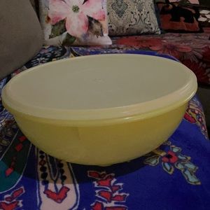 COPY - Tupperware large bowl vintage